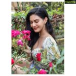 Amyra Dastur Instagram – “You’re only here for a short visit.
Don’t hurry. Don’t worry.
And be sure to smell the flowers along the way.” – #walterhagen 
.
.
@diasphotographydiary 
.
.
.
#sundayvibes #stopandsmelltheroses #khandala #weekendgetaway #mothernature #simplepleasures Khandala