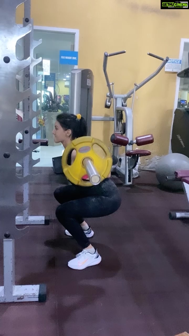Amyra Dastur Instagram - #mondaymotivation ππ»ββοΈπ¦Ύπ€πΌ