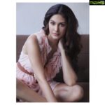 Amyra Dastur Instagram – There is beauty in simplicity 🌸
.
.
📸 @madetart 
@artcantbebothered 🎩
MUA @___lemii___ 💋
Hair @makeupnhairbyankita 
.
.
.
#onwednesdayswewearpink #photooftheday #simplemakeup #simple #simplicity #easybreezy #homeydress #cosy #ootd Mumbai, Maharashtra