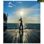 Amyra Dastur Instagram - Silhouettes and sunsets 🌅 . . #takemeback ♥️ @pangeatravel.in @luxsouthari . . . #throwback #throwbackthursday #maldives #beachbabe #waterbaby #wanderlust #traveljunkie #travelgram LUX* South Ari Atoll