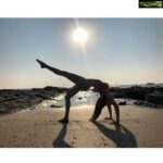 Amyra Dastur Instagram - #throwback to when one could spend their Sundays doing some yoga on the beach 🏖 . . #internationalyogaday #yoga #beachday #beachlife #sunsandsea Morjim, Goa