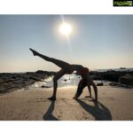 Amyra Dastur Instagram – #throwback to when one could spend their Sundays doing some yoga on the beach 🏖 .
.
#internationalyogaday #yoga #beachday #beachlife #sunsandsea Morjim, Goa