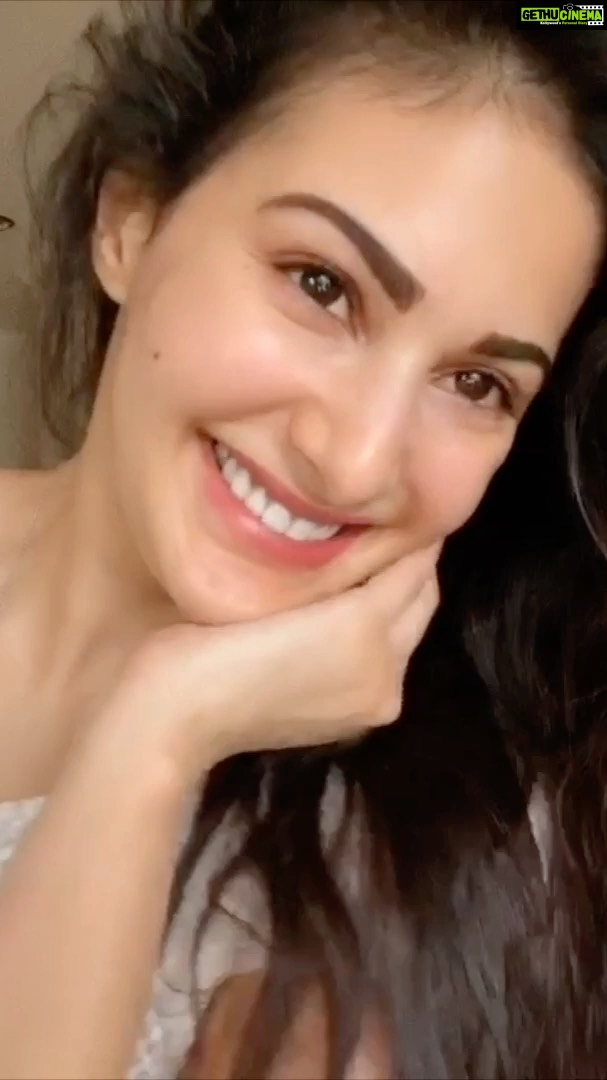 Amyra Dastur Instagram - So this is one of my favourite home made hair and skin remedy. Fermented Rice Water is a proven trick to strength hair elasticity and decrease hair fall. I wash my hair 3 times a week and I would recommend you to use the fermented rice water for two washes in a row and then use your normal conditioner for your 3rd hair wash of the week. The rice + lemon + coconut face mask is great for hydrating your skin and giving you that fabulous glow. . . #beauty #haircare #beautytips #glowingskin #fermentedricewater #homemade #homemademask #hairfall #skincare #skin #skincaretips #skincarejunkie