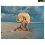 Amyra Dastur Instagram - Saturdays should be spent in the sun, on the sand and by the sea 🌊 ❤️☀️ . . . #takemeback #maldives #missing #wanderlust #traveljunkie #heavenonearth #waterbaby #travelgram Hat - @fancypantsofficial @malvika_tater Resort - @luxsouthari @pangeatravel.in LUX* South Ari Atoll