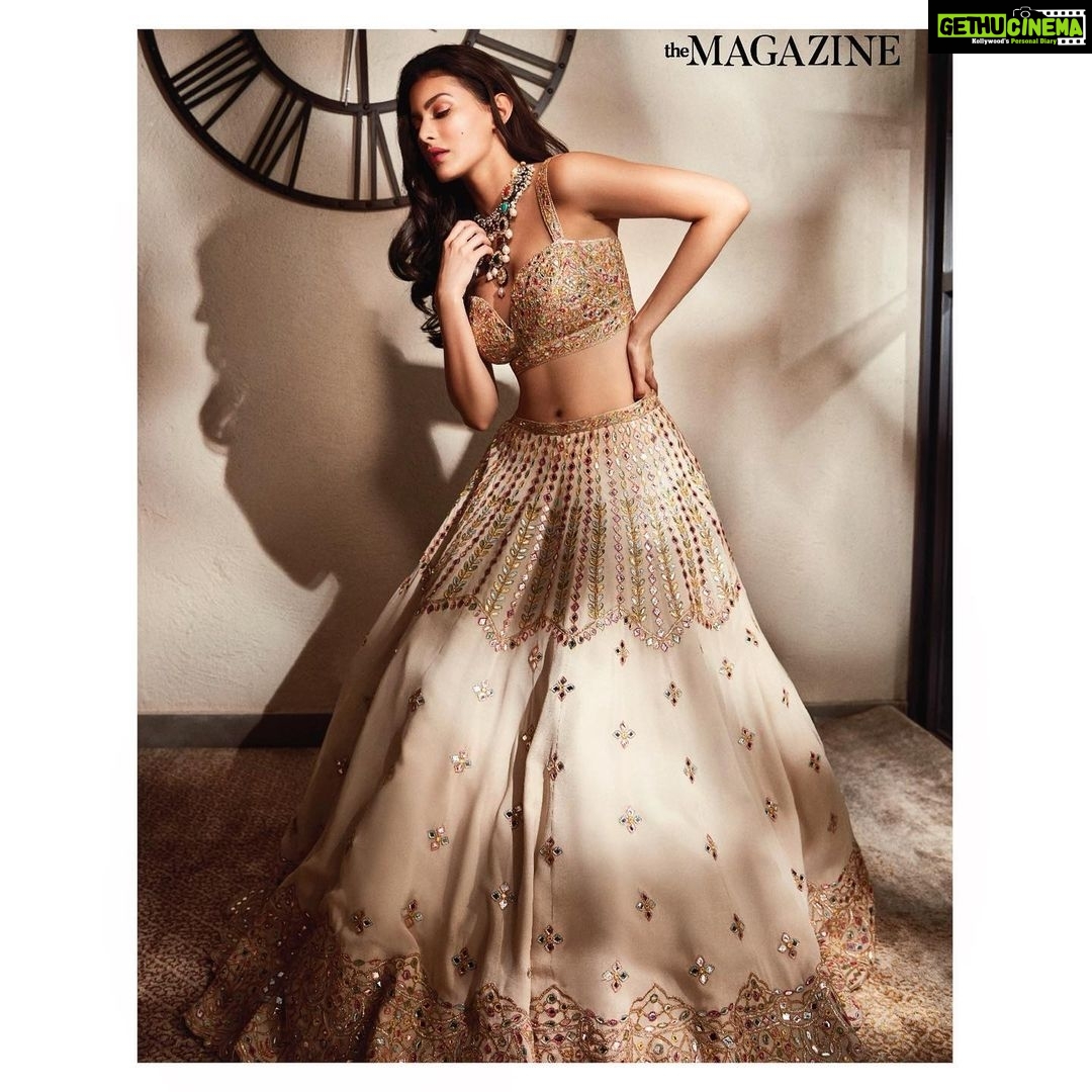 Amyra Dastur Instagram - βSheβs made up of many things. Mostly made up of stars, wild hair, black coffee and poetry.β - #nrhart π₯ . Summer edit - The Magazine - @perniaspopupshop π» . πΈ @vijitgupta πΈ Styled by @shirinsalwan π© Wearing @tamannapunjabikapoor β¨ Jewellery by Aster & Vastraa π Hair & Makeup @avnirambhia π The Golden Triangle India