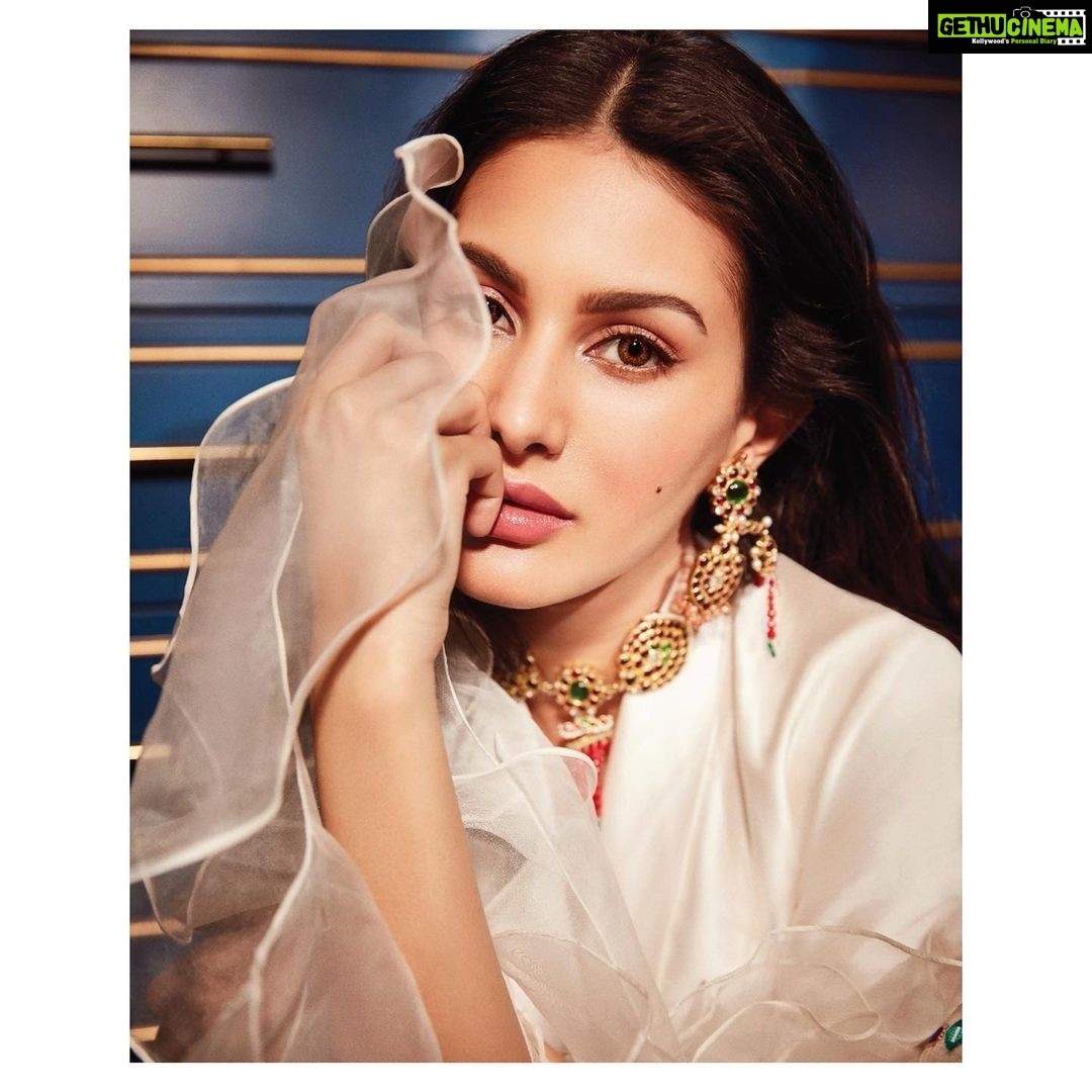 Amyra Dastur Instagram - โYou will be tempted to peel back the layers of her soul, uncovering her truth, but be prepared, for she will reflect back the parts of yourself you have kept hidden away.โ ๐ป . @perniaspopupshop โThe Magazineโ ๐ธ . ๐ธ @vijitgupta ๐ธ Wearing @asalabusandeep ๐ Jewellery - Aharya ๐ Styled by @shirinsalwan ๐ฉ Hair & Makeup by @avnirambhia ๐ The Golden Triangle India