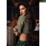 Amyra Dastur Instagram - जब मैं एक छोटी लड़की थी, तो मैं ड्रेस पहनती थी और हमेशा एक राजकुमारी होने का सपना देखती थी, और क्षण भर में, मुझे ऐसा लगा जैसे किसी भारतीय राजकुमारी से कम नहीं. सपने देखना कभी बंद नहीं करें ♥️ . . . 📸 @flamingo.productions @being_flamingo #makeup by @kanika_arrora assisted by @mua_ishita Styled by @zeel_agarwal Designer - @maatriz_studio Bandra Mitron