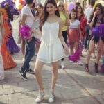 Amyra Dastur Instagram - Staying Happy, Staying Positive 🌸 . . . #bts #behindthescenes #jeekarrdaa 🎶 #harrdysandhu #newsingle #punjabisongs #bollywooddance 🎶 . . . Styled by @bornaliicaldeira Hair & Makeup by @arizahnnaqvi Istanbul, Turkey