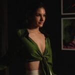 Amyra Dastur Instagram - Click click 📸 . . . 📸 @ridgefernandes 👗 @431_88 💄 @nilambkenia Black Frames Studios