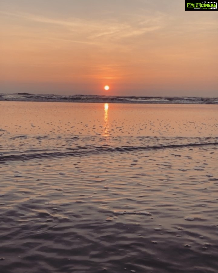 Amyra Dastur Instagram - A perfect Sunday 🌅 . . #goa #sunset #travel #wanderlust #traveldiaries #november2019 Mandrem, Goa, India