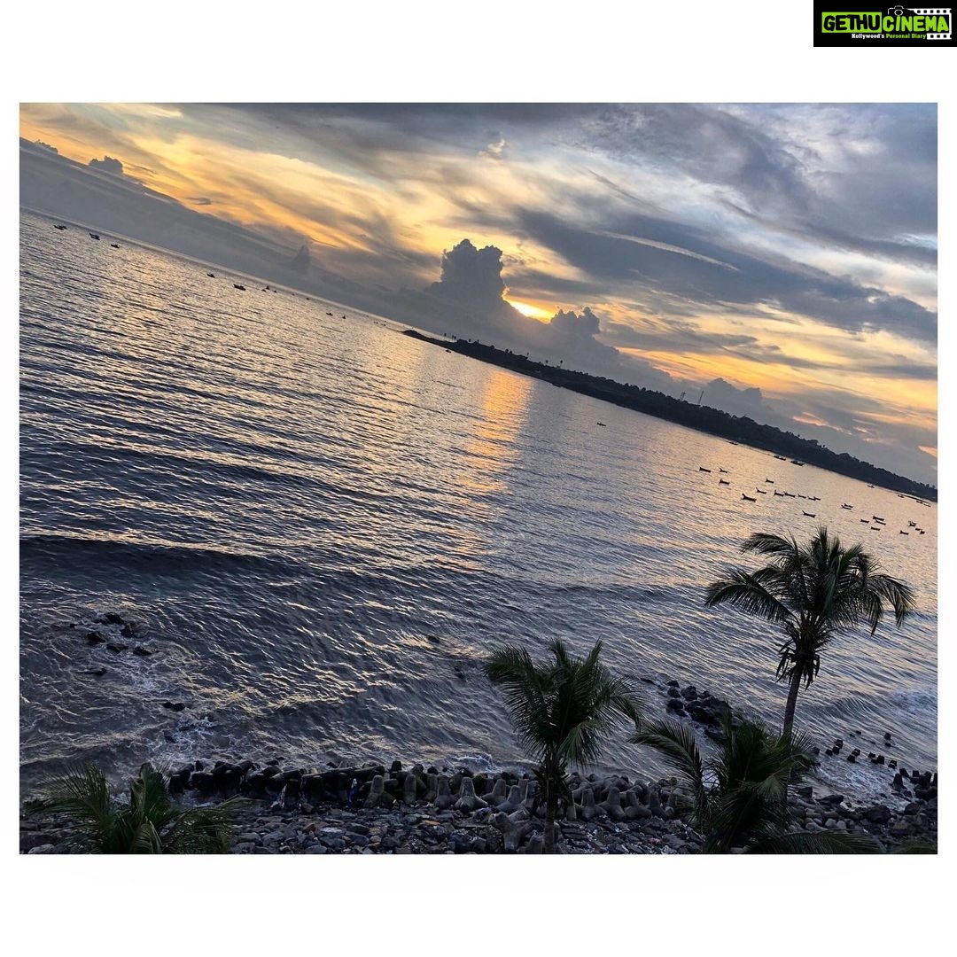 Amyra Dastur Instagram - Forever that girl that gets really excited when the sky is in pretty colours ☀️🌤✨🌟 Versova, Mumbai