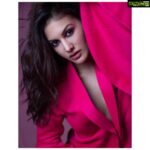 Amyra Dastur Instagram - On Wednesday’s I wear pink 😉 . . Jacket @zephyrr.gnm 🌸 Hair & Makeup @pooja.dhakan1 💄 Styled by @bornaliicaldeira 👑 Shot by @palashvphoto 📸 Mumbai, Maharashtra