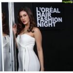 Amyra Dastur Instagram – I’ve always believed that my hair color helps me define who I am and gives my look a fun fashionable change. 
I’m so in love with the ‘Parisian Cool’  trend this year!!! Absolutely love the funky & quick transformation done by @ramanbhardwajofficial from @anjohnsalons ✨
@lorealpro celebrated 110 years this year and we celebrated with L’Oreal’s Hair Fashion Night with 110 influencers and hairdressers getting their transformations at the same time!!! It was such an amazing experience to be a part of this. ♥️⭐️💋👑
.
#hfnindia #lorealprofindia @lorealhfn