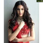 Amyra Dastur Instagram - देसी vibes for the #prassthanam title song launch 👁‍🗨 . . Wearing @devnaagri 👗 Necklace @curiocottagejewelry ✨ Earrings and Rings @mohabygeetanjali ✨ Styled by @spacemuffin27 👑 Hair & MUA @hriyamarfatia 💋 Hyatt Regency Lucknow