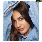 Amyra Dastur Instagram - “When you reach your edge, soften. Soften until you slip through the constraints and can create a new rhythm, a new route, a new release. Water is soft yet powerful. Reach your edge and soften.” - #victoriaerickson 🌊 . . 📸 @tianakamtephotography @makeupandhairbystacy 💋 Bandra, Mumbai