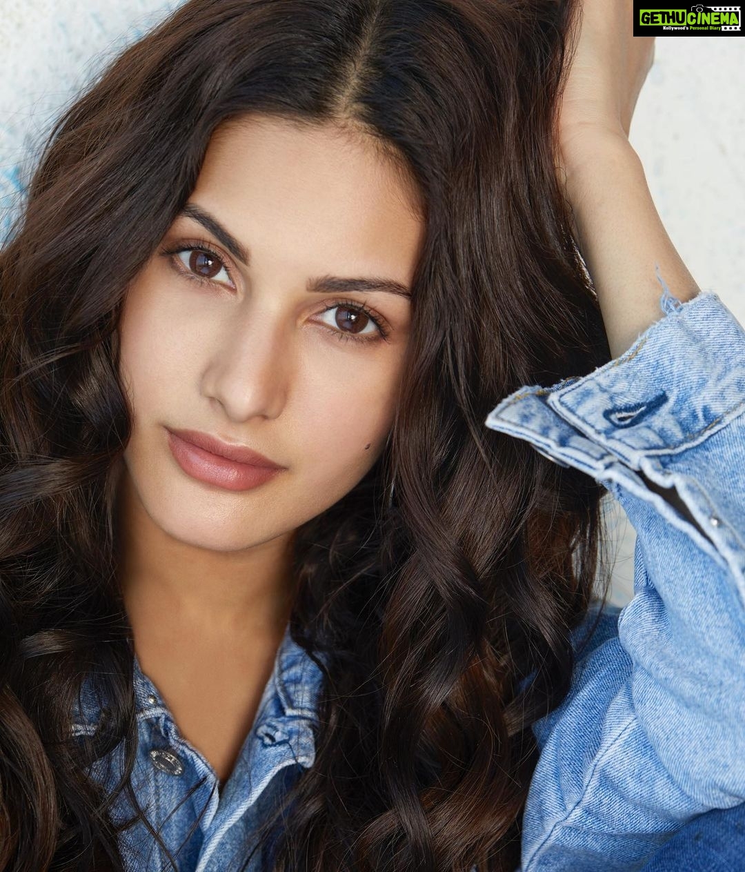 Amyra Dastur Instagram - I will always fall out of place and out of line. I wasn’t made to fit a mold or blend in with a crowd. I will always be unforgivably me; and no one will ever change that. 👑 . . 📸 @tianakamtephotography HMU @makeupandhairbystacy Bandra West