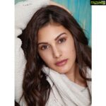 Amyra Dastur Instagram - Stardust Girl. Moon in her eyes. Singing spells like lullabies. . . 📸 @tianakamtephotography HMU @makeupandhairbystacy Mumbai, Maharastra