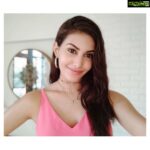 Amyra Dastur Instagram - What's better than a lovely pink dress? A selfie in pink!!! #shotonredmiy3 📸📸📸 Got my hands on the #32mpsuperselfie phone ➡️ #redmiy3 ♥️ Isn't this #selfie a pretty one? . Follow @redmiindia and @xiaomiindia for more! Mumbai, Maharashtra