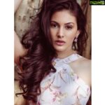 Amyra Dastur Instagram – She’s got that sophisticated, street smart, spiritual, soulful, savage thing about her. 👄
.
.
.
📸 @divrikhyephoto 📸
💋 @sonamdoesmakeup 👄
👑 @parakramrana 👑 assisted by @ivy.konwar 👑
👗 @appapop 👗
💎 @outhousejewellery 💎 Khandala