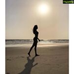 Amyra Dastur Instagram – “Darling, stand tall inside the discomfort of change. Let it wash over you. Drink the water. Eat the salt. Tell your body it’s better than fine. You are being cleansed and renewed and you’ll love the new horizon. But for now, you must trust the moods of waves.” – #victoriaerickson 🌊
.
.
.
📸 @riidawg Anahata Retreat