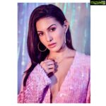 Amyra Dastur Instagram - Right out of a fairytale 🦄 🦄 🦄 In @robertaeiner for @middayindia Food Guide Awards 2019 ✨ Photographed by @frontrowgypsy 📸 Styled by @spacemuffin27 🍭 Hair & Makeup Artist @makeupandhairbystacy 🍬 Earrings @jet_gems 💥 Rings and Necklace @anmoljewellers 💍 🍸Necklace @swarovski 💎 Mumbai, Maharashtra