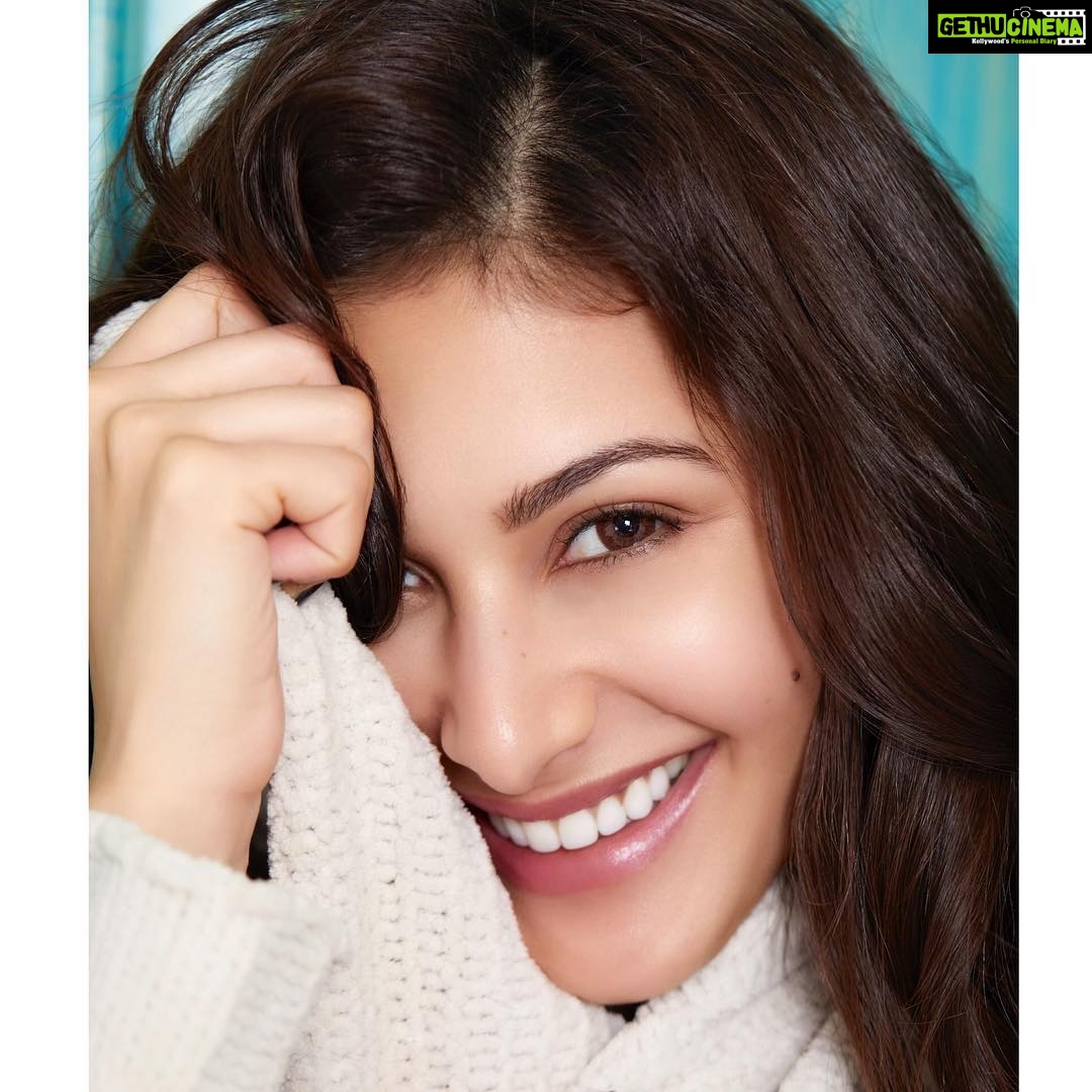 Amyra Dastur Instagram - Donโt let her peaceful smile fool you from the warrior in her eyes. . . Shot by @tianakamtephotography ๐ธ Hair and Make Up - @makeupandhairbystacy ๐ Mumbai, Maharashtra