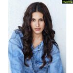 Amyra Dastur Instagram – She’s a catastrophe with a pretty mind and a dirty mouth 👄.
.
.
📸 by @tianakamtephotography 📷
💄 @makeupandhairbystacy 👑 Mumbai, Maharastra