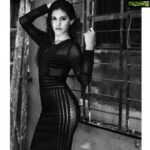Amyra Dastur Instagram – She falls easily,
She falls heavily,
For she knows the beauty lies in rising again & always.
.
.
#blackandwhitephotography by @divrikhyephotography 📸
Make up & Hair by @makeupandhairbystacy 🥀
🌈Styled by @parakramrana 🎩 Bandra West