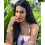 Amyra Dastur Instagram – “The question is not what you look at, but what you see.” – #henrythoreau ☀️
.
.
#kochi #kollywood #shootlife 🎬#blessed 🙏🏻 #sunkissed 👄 Kochi, India