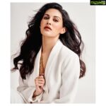 Amyra Dastur Instagram - 🤍 . . 📸 @sagarpawar14 Styled by @malvika_tater Wearing @massimodutti @prerto Hair & MUA @nidhiagarwalmua Studio @runwaylifestylstudio Managed by @viniyardfilms @jubinrajeshdesai Runway Lifestyle