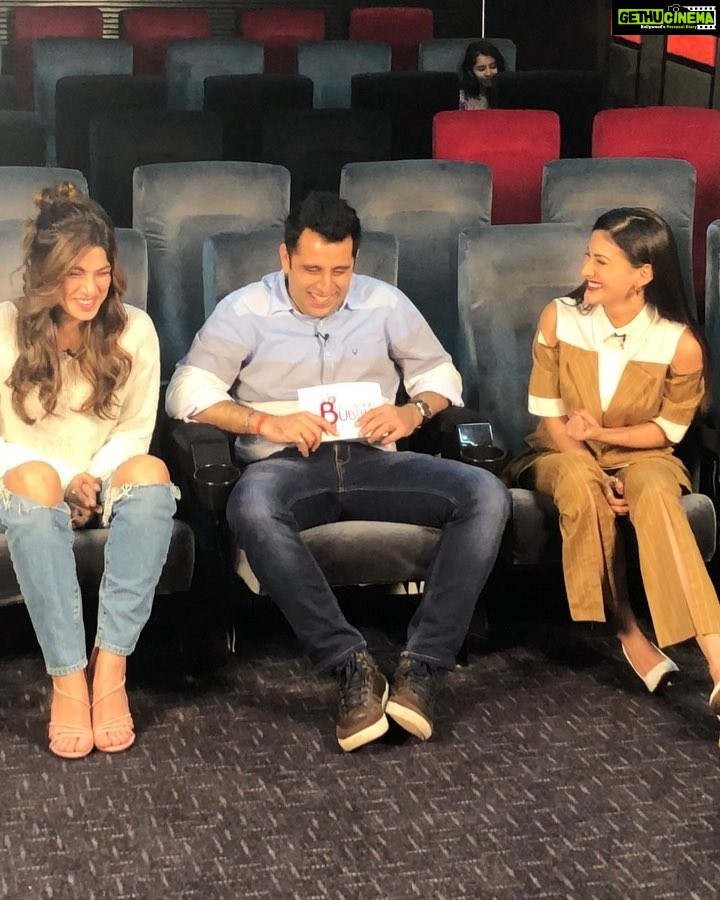 Amyra Dastur Instagram - #trip2 promotions begin and as you can see, the pagalpan just doesn’t end! 😜🤭💃 . . #thetripseason2 directed by @chinxter produced by @disneyindia & @bindasstv is all set to release on the 5th of #october 2018 🍿 @mallikadua @sapnapabbi_sappers @battatawada ✨ Disney India