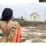 Amyra Dastur Instagram - ज़िंदा है शाहजहाँ की चाहत अब तक, गवाह है मुमताज़ की उल्फत अब तक, जाके देखो ताज महल को ए दोस्तों, पत्थर से टपकती है मोहब्बत अब तक.. Tajmahal