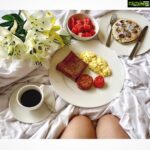 Amyra Dastur Instagram - Breakfast anyone? . . #foodporn ➡️ #scrambledeggs with #hashbrowns & #grilledtomato 🥚🍅🥚 #bananapancakes 🥞 #watermelon 🍉 #blackcoffee ☕️ #foodie #foodstagram #foodbeast Lucknow-The City Of Nawabs