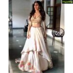 Amyra Dastur Instagram - “She’s a #thunderstorm wrapped in beautiful flesh, looking to be felt and understood in a world that loves sunny days” - #jmstorm 🌞 . . #shaadimubarak to my BC & DC 😘 @talukdarbornali @darrencaldeira ✨ . Wearing @svacouture 🌸 Jewellery from @azotiique @rahejavarun 🌟 Styled by @talukdarbornali US Club Colaba