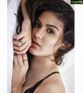 Amyra Dastur Instagram - “Her mind is a mess ... And she has no intention of cleaning today” ❄️ . . . Shot by @divrikhyephotography Make up by @makeupbyriddhima Hair by @krisann.figueiredo.mua Styled by @thestyleversatile Mumbai, Maharashtra