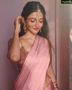Anaika Soti Instagram - 📸- @they_see_sharaab