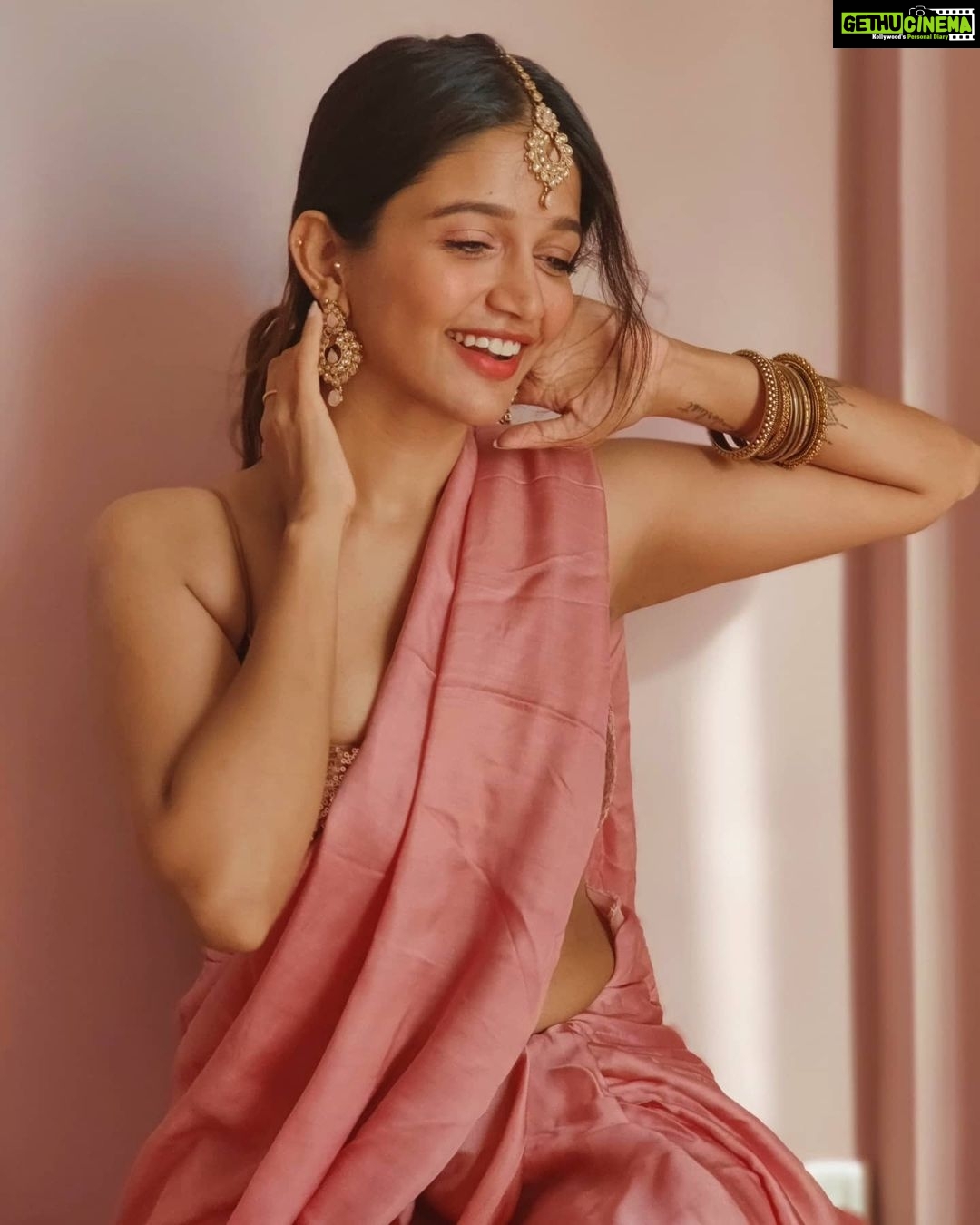Anaika Soti Instagram - 📸- @they_see_sharaab