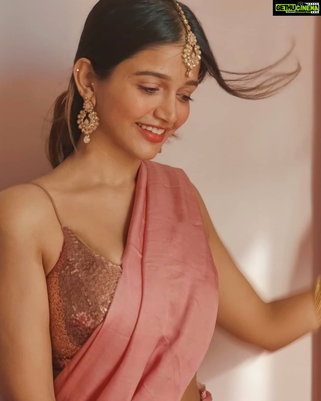 Anaika Soti Instagram - 📸- @they_see_sharaab
