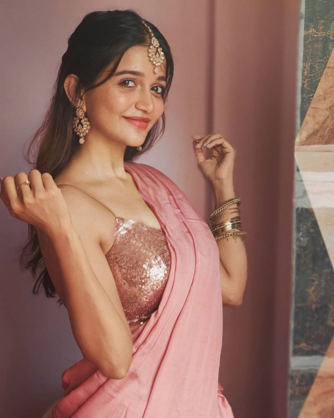 Anaika Soti Instagram - 📸- @they_see_sharaab