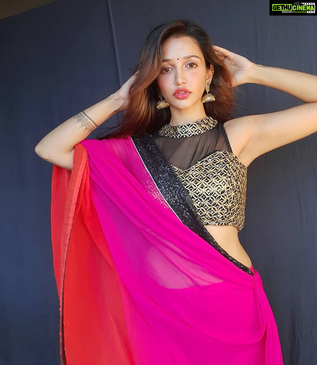 Anaika Soti Instagram - Elegance is the only beauty that never fades ☆