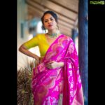 Anasuya Bharadwaj Instagram - Sometimes all you need is a splash of colour 🌈 Saree @kalamandirfashions Blouse @r.for.rupamani Jewellery @vegasri_goldanddiamonds Look designed & Styled by @rishi_chowdary