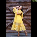 Anasuya Bharadwaj Instagram - Feeling Sunflower-y today 🌻 For #MasterChefTelugu #tonyt 8:30pm onwards only on @geminitv ❤️ Outfit & Styling : @gaurinaidu 💛 PC: @valmikiramuphotography 🌝