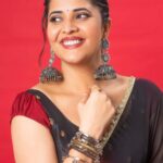 Anasuya Bharadwaj Instagram - Darling.. Shine. That’s all. For #Jabardast #tonyt Outfit & Styling @gaurinaidu 💃 PC: @chinthuu_klicks 😊