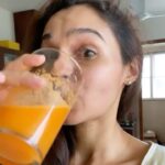 Andrea Jeremiah Instagram - Holaaaa ! Today I thought I’d share my fave juice recipes with all of you 🌞 1- carrot/orange/ginger/turmeric 🥕🥕🍊🍊This is a tried & tested winning combo of superfoods, especially great for when you have a cold. All that vitamin C, ginger & turmeric really kicks in ! 2- celery/cucumber/green apple 🥬🥒🍏 this is a super cleanse for your system, especially after a night of junk food 🤢the green apple balances out the taste of celery so all’s well that ends well ! 3- whey protein/blueberry/chia seeds 🫐🥛technically a shake not a juice, this is reserved for days that I work out. I use Impact Whey protein (vanilla flavor), a handful of frozen blueberries & a teaspoon of chia seeds, and viola ! It’s YUM & a great post-workout shake☺️ 4- papaya/dragonfruit/pomegranate fruit bowl 🥣 this is my mid-week jam, cos I’m not a fan of papaya juice 😬and I like to balance out the squishy papaya with the crunchy pomegranate, and dragon fruit has an almost neutral taste, so it levels things out 5- pure canteloupe juice 🍈 this one is reserved for weekends and when I’m too lazy to do juice prep 🙈 Just halve the melon, scoop out the seeds, spoon the fruit into a blender and that’s it ! It’s so yum & hydrating, especially in the summer ! I store my canteloupe in the fridge so I get a nice cold beverage 🥶 So there you have it ! My top five juice/shake/fruit bowl morning routine 😀 and I’m not the only fruit/veggie lover in the house, as you can see in the last video 🤪🐶🥒 #juice #juicing #superfood #smoothie #fruit #wellbeing #health #fitness #staypositive #lockdown #covid_19