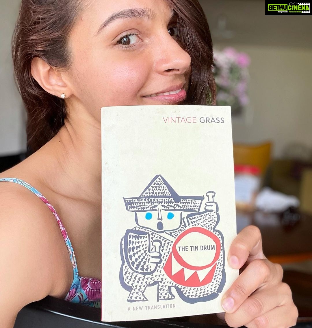 Andrea Jeremiah Instagram - My latest #bookofthemonth (which month, March or April, upto you 😋) Presenting #thetindrum by #guntergrass 🥁🥁🥁 I ‘borrowed’ this book from @directormysskin on the sets of #pisasu2 and looks like it’s gonna be one hell of a read ! What’s on your reading list today? 🤓 #bookclub #bookworm #classic
