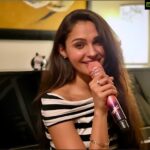 Andrea Jeremiah Instagram - New year new Mike 🎤❤️ Thank you 🙏🏻 @shure #axientdigital @foxmybox @fali_on_tour @btosproductions #onstage #livemusic #musician #shure #microphone