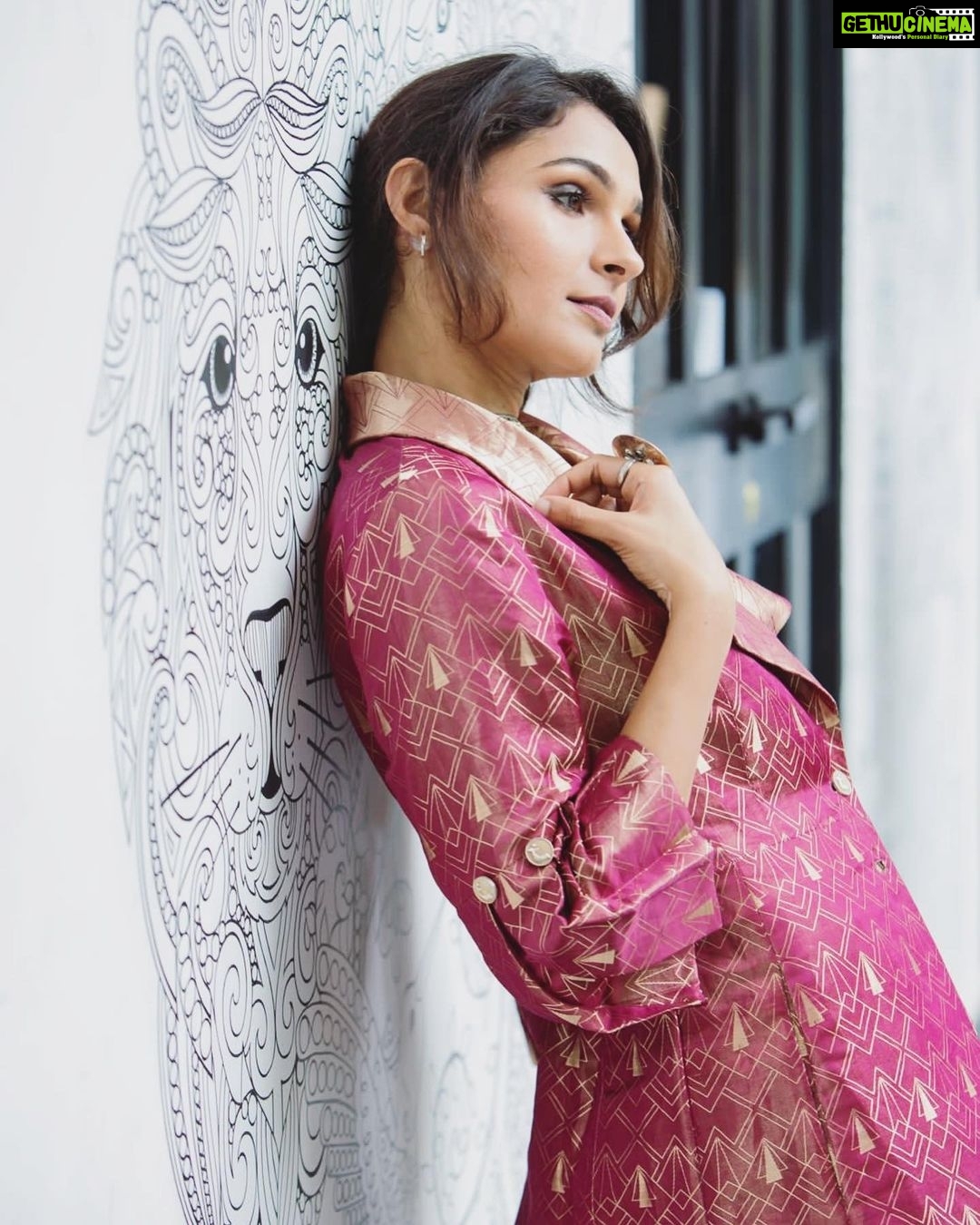 Andrea Jeremiah Instagram - Midweek #mood 🧞♀️🐯