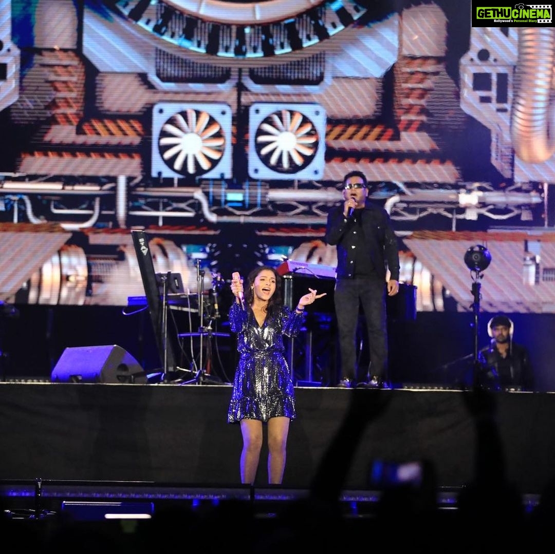 Andrea Jeremiah Instagram - Happy birthday to the one & only @arrahman !!! Like countless others, I’ve grown up listening to your music and been a fan girl all my life, so it’s a dream come true to share a stage with you 🥰🥰🥰 Stay blessed and May you always fill our hearts with your music ❤️