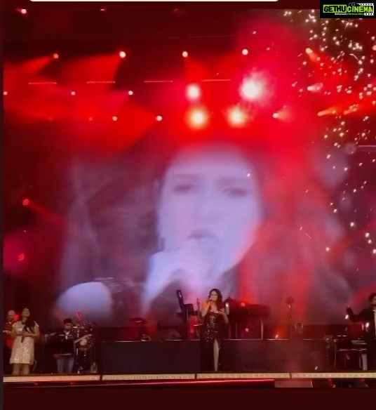 Andrea Jeremiah Instagram - Thank you #Dubai for the best birthday ever ! β€οΈπ€ππ»β¨ @expo2020dubai @arrahman @btosproductions @nazeef_btos πΈ @midhun.mohan_ #arrahman #dubaiexpo2020 #onstage #livemusic #concert #tamil