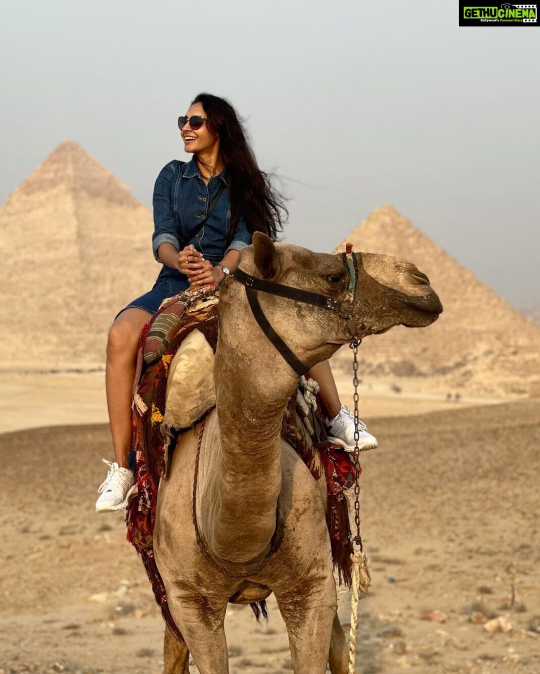 Andrea Jeremiah Instagram - Day 1 of being a #tourist in #egypt 😎 📸 @nazeef_btos @ramseshilton @pickyourtrail @myelegantvoyages #UnwrapTheWorld #LetsPYT #Pickyourtrail ​​#Ramseshilton #ElegantVoyages #GlobalTrails #S&L #GizaPyramids #magicalcairo Giza Pyramids